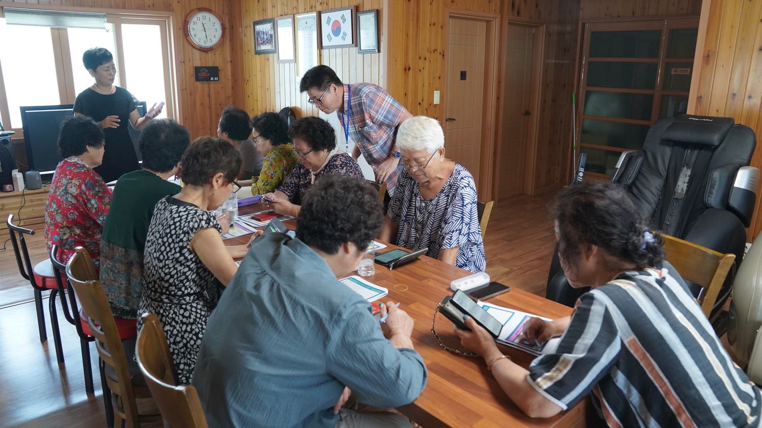 디지털 세상과 통하는 법, 복지관이 알려줍니다!