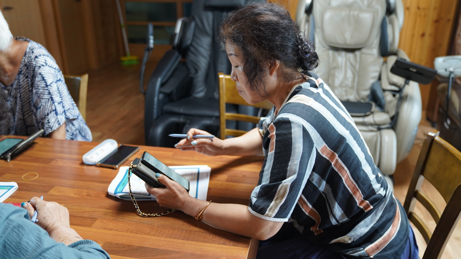 디지털 세상과 통하는 법, 복지관이 알려줍니다!